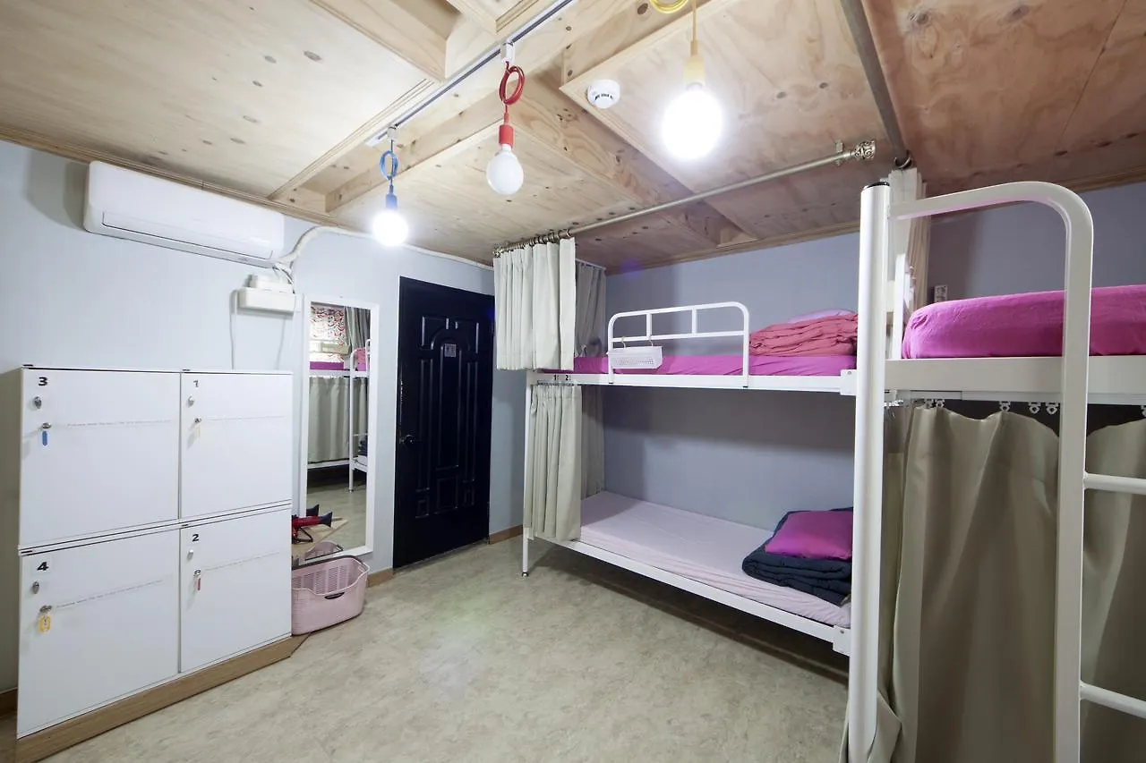 Hongdae Lazy Fox Hostel In Seoul