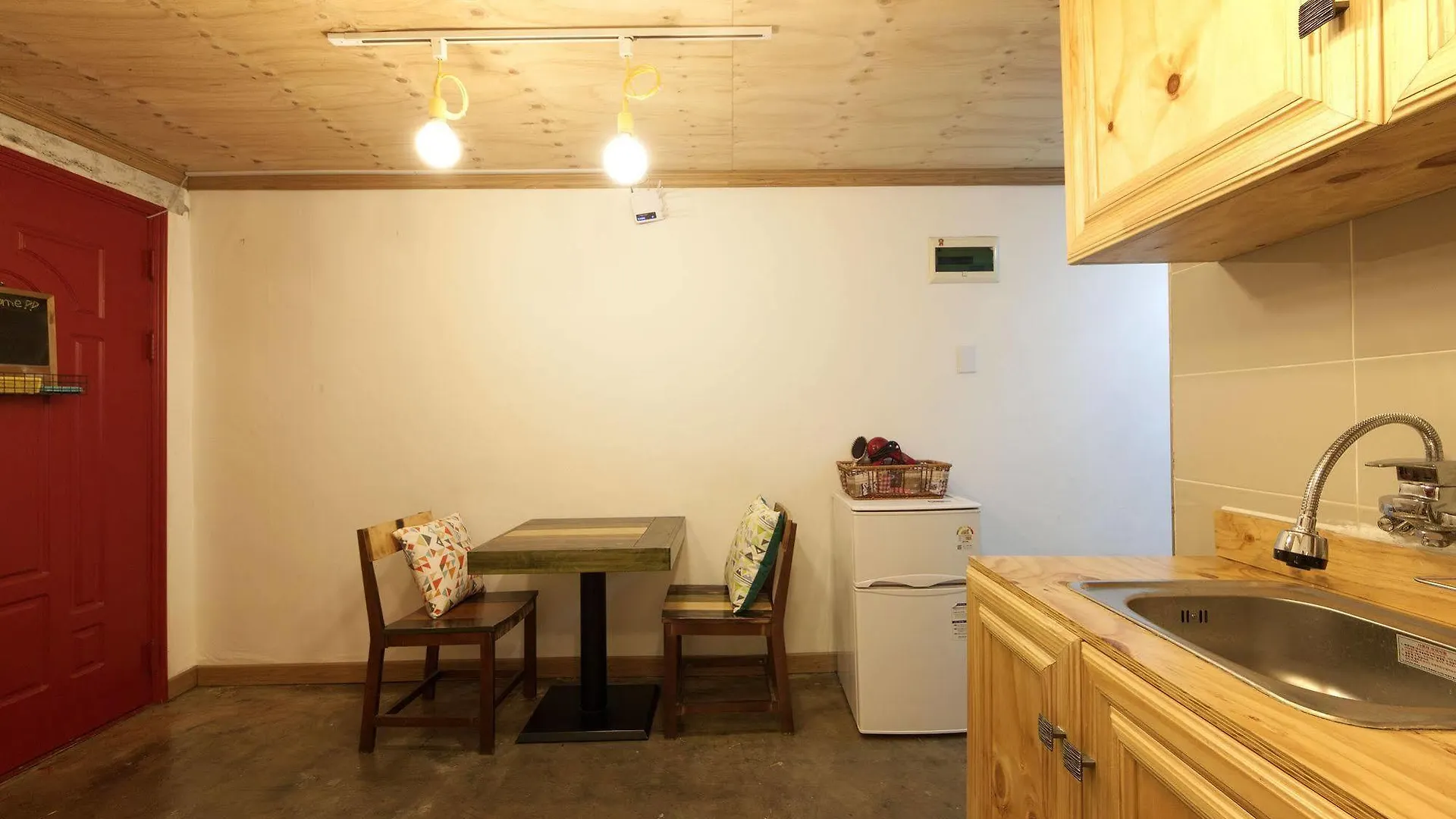 Hongdae Lazy Fox Hostel In Seoul 0*,  South Korea