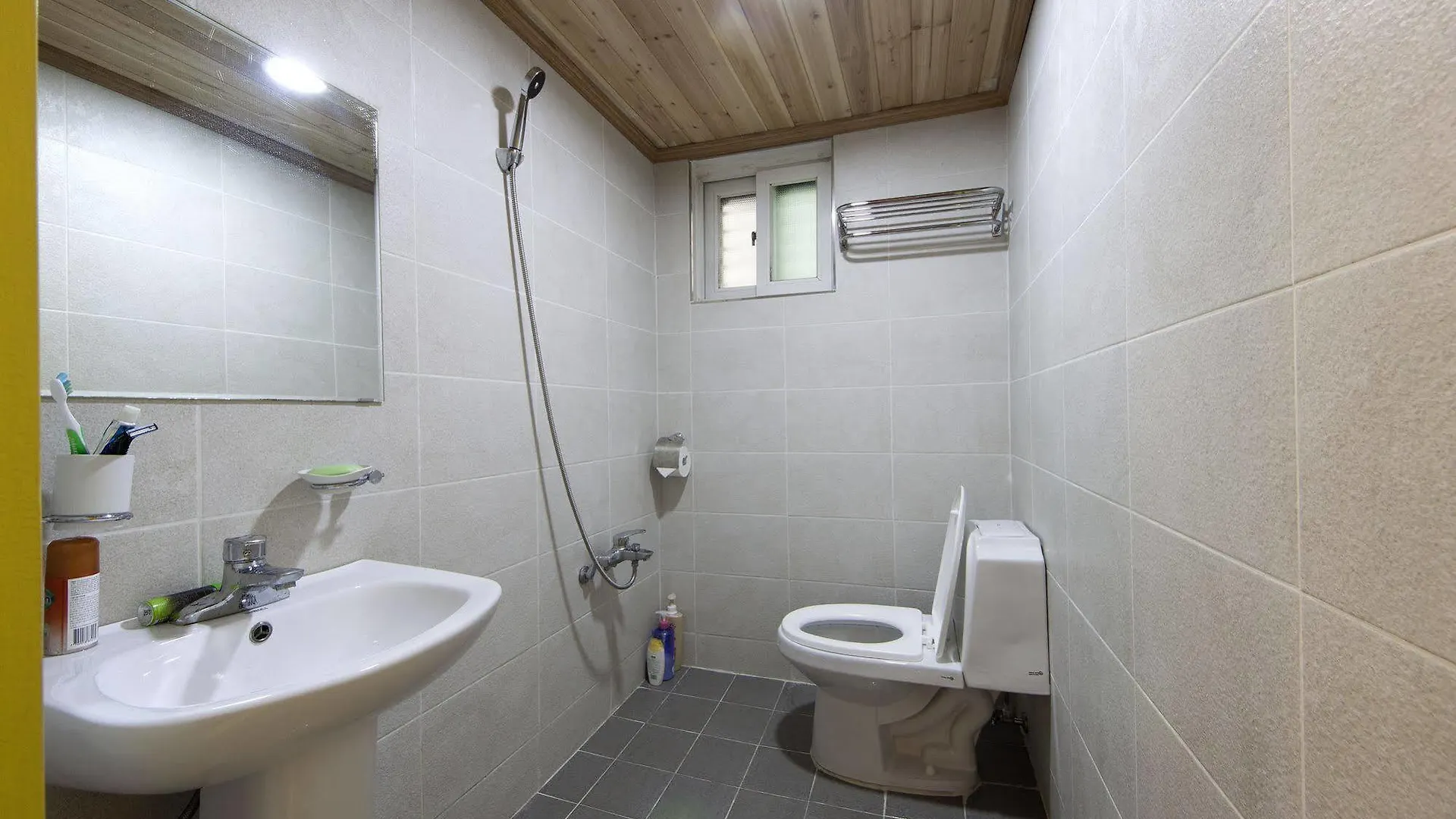 Hongdae Lazy Fox Hostel In Seoul