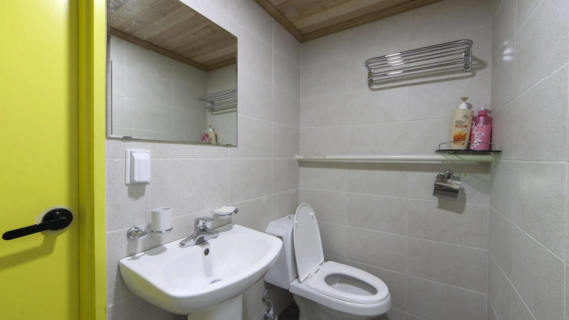 Hongdae Lazy Fox Hostel In Seoul