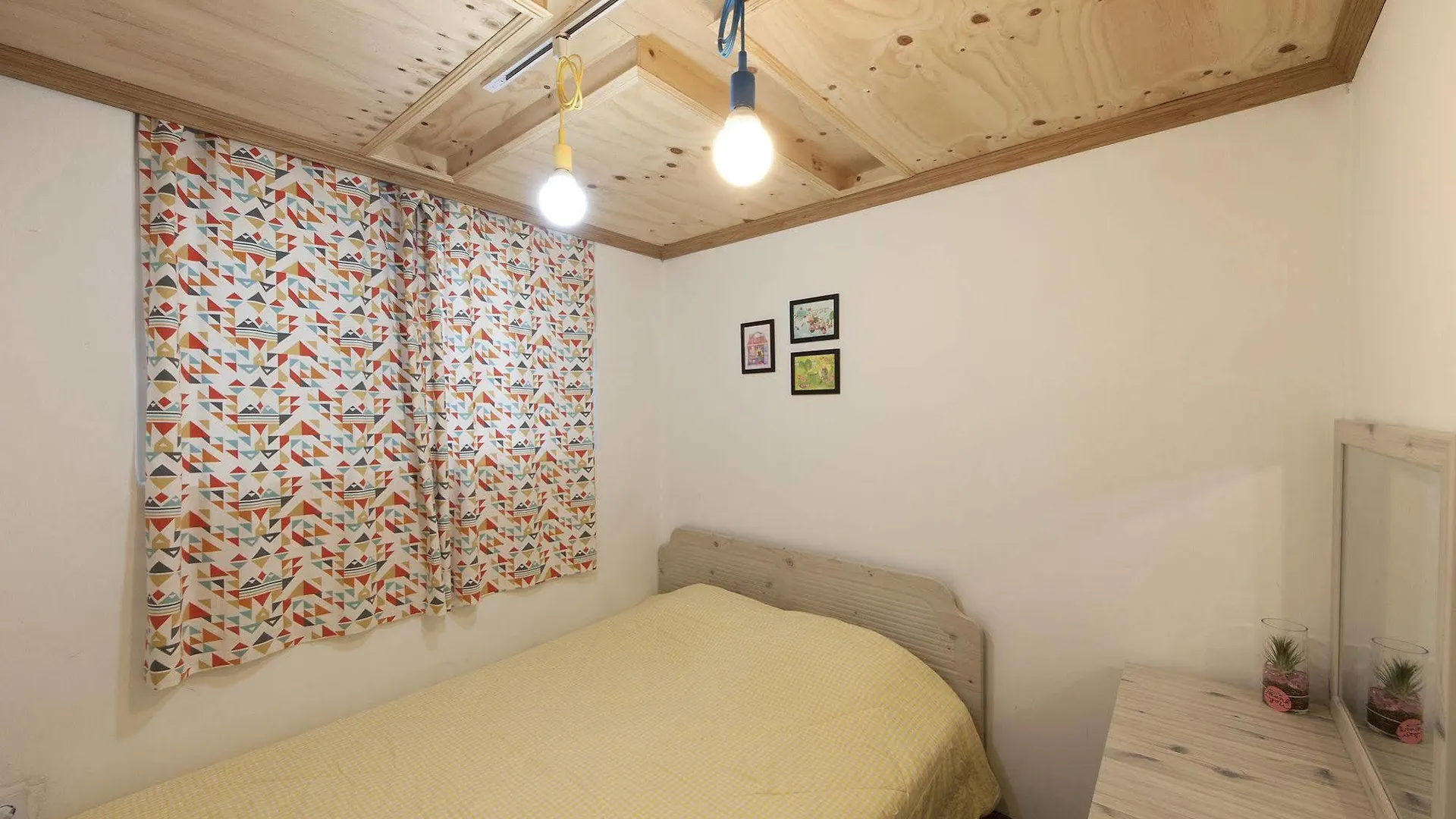 Hongdae Lazy Fox Hostel In Seoul