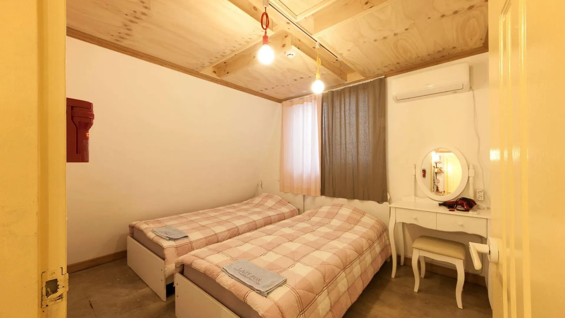 Hongdae Lazy Fox Hostel In Seoul