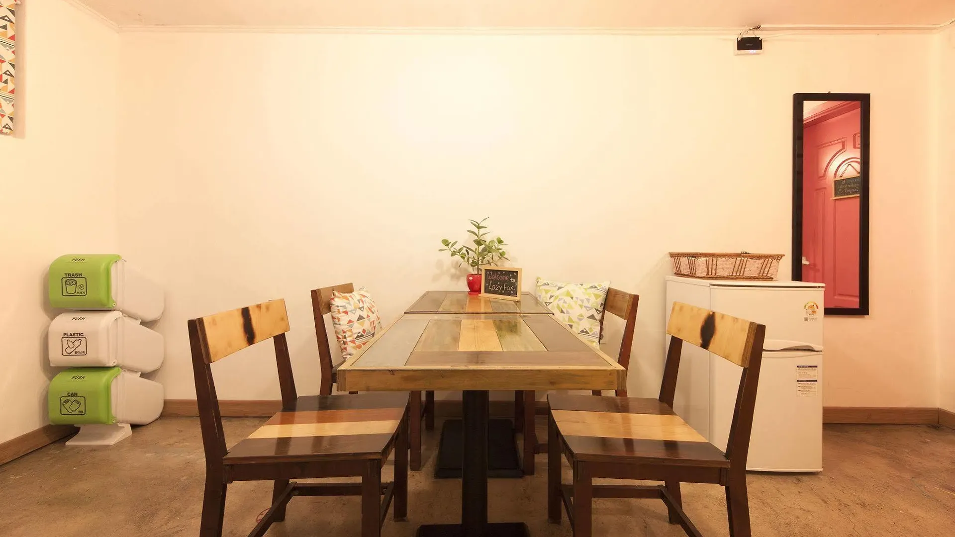 Hongdae Lazy Fox Hostel In Seoul